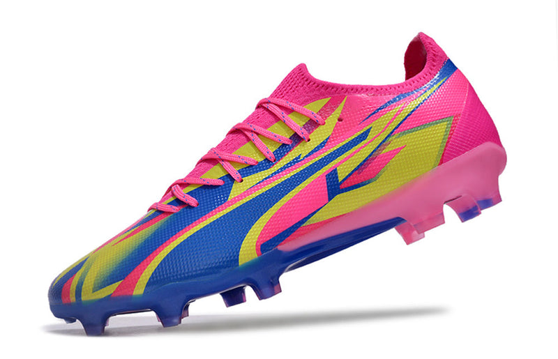 Chuteira Campo Puma Ultra Ultimate FG Rosa, Azul e Amarelo "Energy Pack"