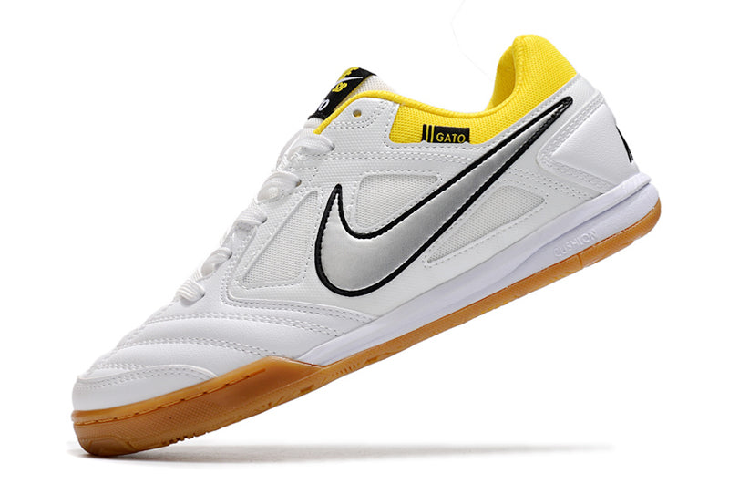 Chuteira Futsal Supreme x Nike SB Gato IC Branca e Preta