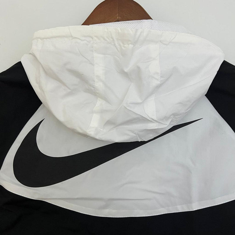 Corta Vento Nike SportsWear Preto e Branco