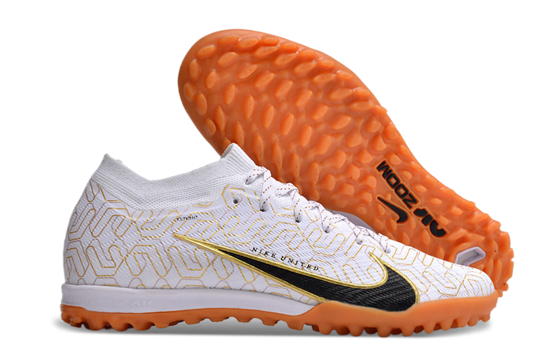 Chuteira Society Nike Air Zoom Mercurial Vapor 15 Elite TF Branca e Dourada "United Golden Pack"