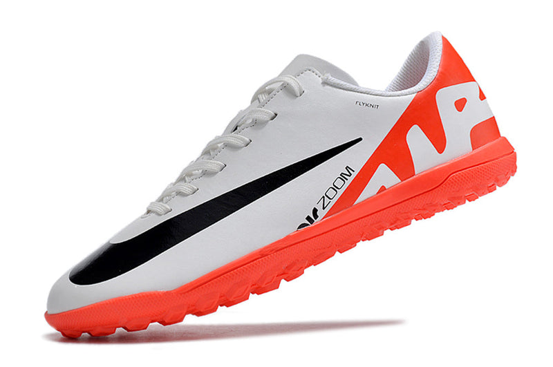 Chuteira Infantil Society Nike Mercurial Vapor 15 Club TF Branca e Vermelha "Ready Pack"