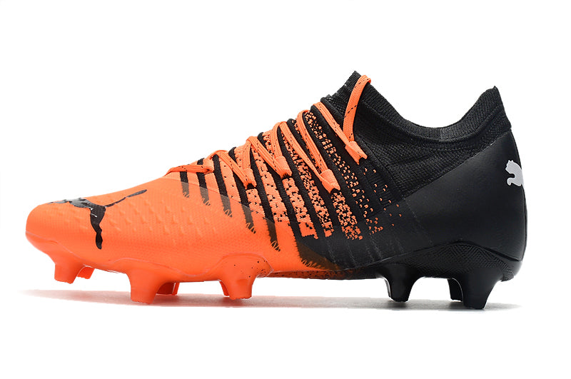 Chuteira Campo Puma Future Z 1.3 FG Laranja e Preta "Instinct Pack"