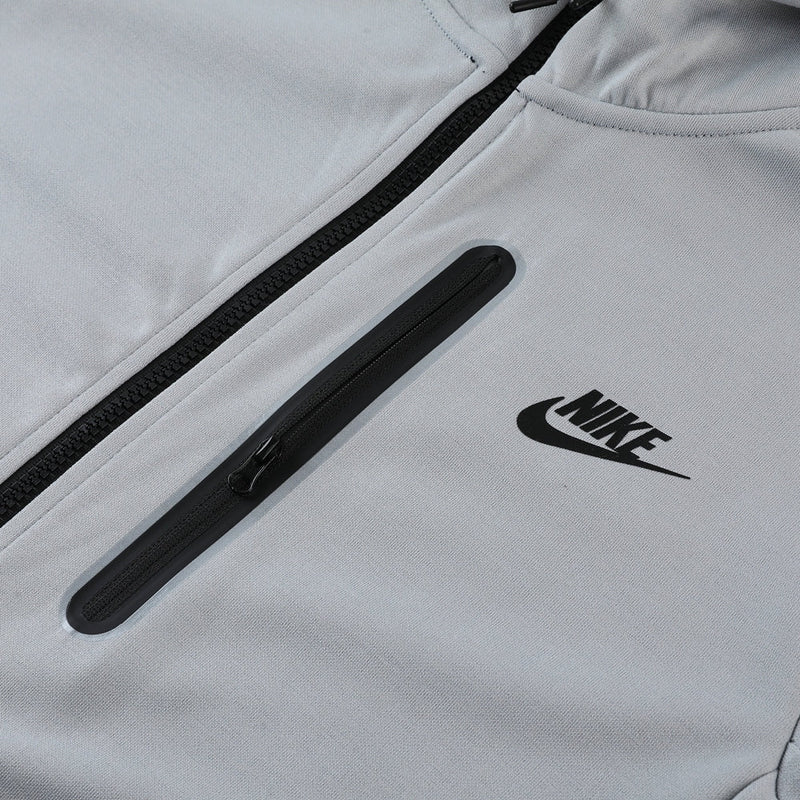 Conjunto de Moletom Nike Sportswear Tech Overlay com Touca Cinza