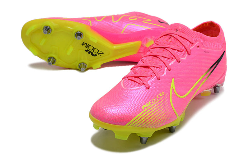 Chuteira Campo Nike Air Zoom Mercurial Vapor 15 Elite Trava Mista Rosa e Verde "Luminous Pack"