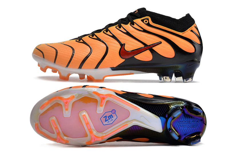 Chuteira Campo Nike Air Zoom Mercurial Vapor 15 Elite FG Laranja e Preta "Air Max Plus"