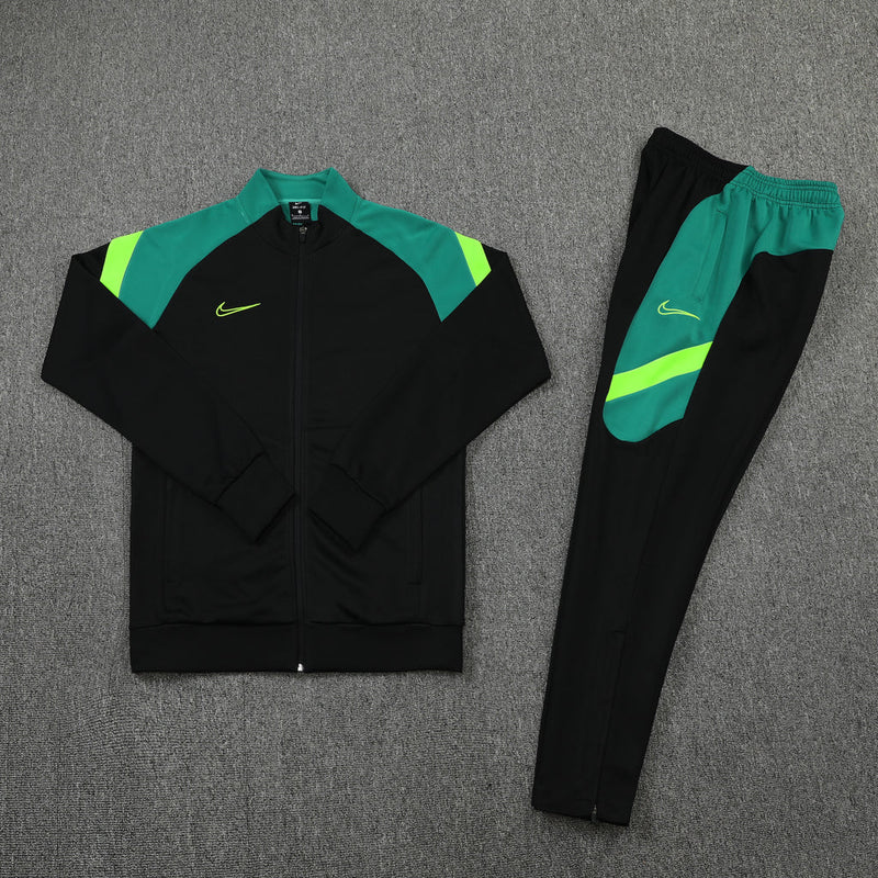 Conjunto de Frio Nike Sportswear Preto, Verde e Neon