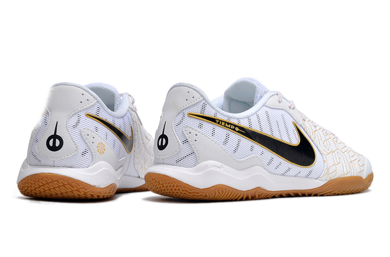 Chuteira Futsal Nike Tiempo Legend 10 Academy IC Branca e Dourada "United Golden Pack"