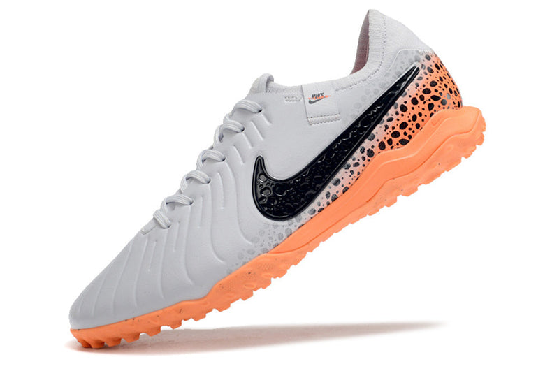 Chuteira Society Nike Tiempo Legend 10 Pro TF Branca, Preta e Laranja "Electric Pack"