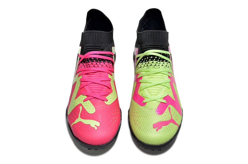 Chuteira Society Puma Future Ultimate TF Preta, Verde e Rosa "Tricks Pack"