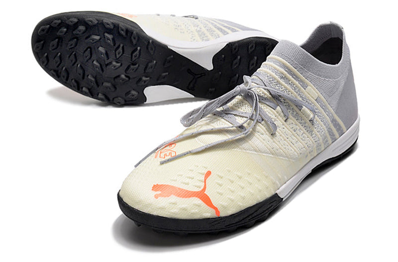 Chuteira Society Puma Future Z 1.3 TF Cinza e Branco "First Mile"