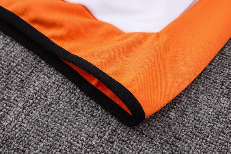 Conjunto de Moletom Nike Sportswear Tech Fleece com Touca Laranja e Branco