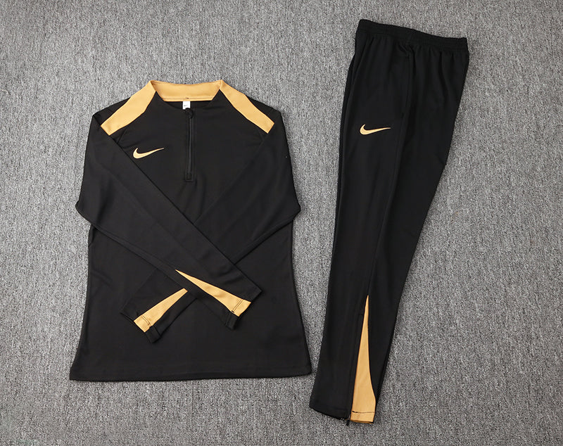 Conjunto de Frio Nike Training Preto e Dourado