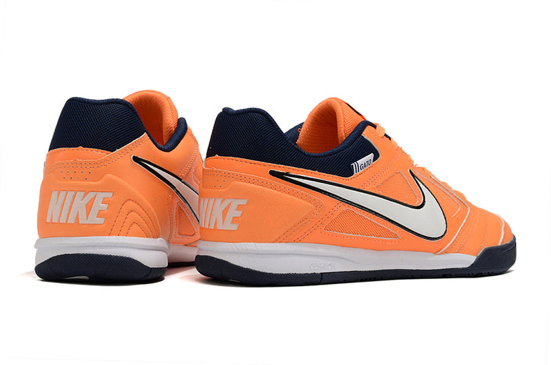 Chuteira Futsal Supreme x Nike SB Gato IC Laranja, Azul e Branco