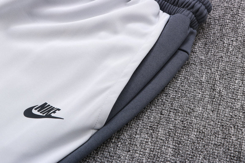 Conjunto de Moletom Nike Sportswear Tech Fleece com Touca Cinza e Branco