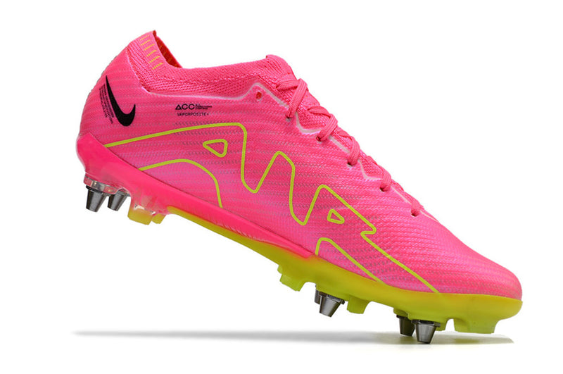 Chuteira Campo Nike Air Zoom Mercurial Vapor 15 Elite Trava Mista Rosa e Verde "Luminous Pack"