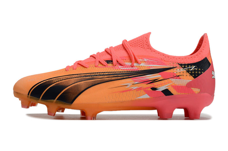 Chuteira Campo Puma Ultra Ultimate FG Laranja e Rosa "Pulisic"