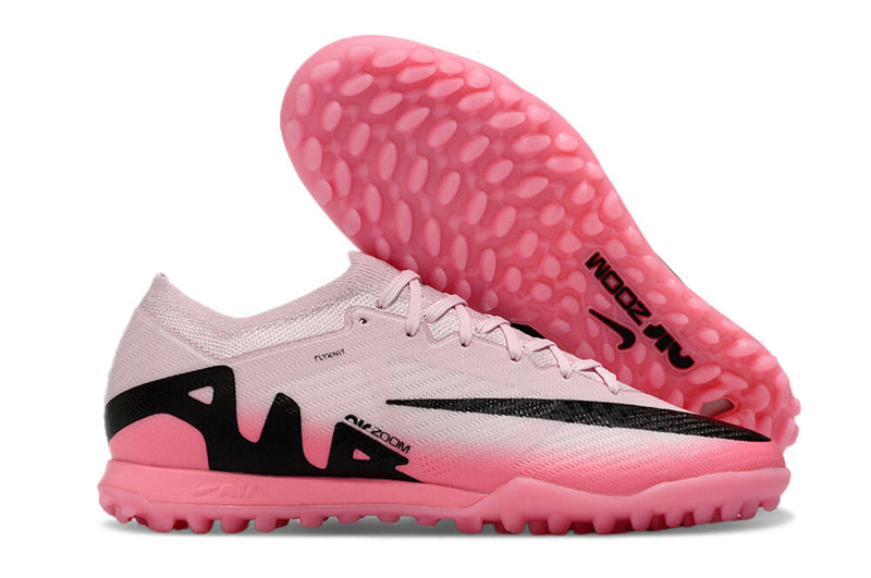 Chuteira Society Nike Air Zoom Mercurial Vapor 15 TF Rosa e Preto "Mad Brilliance Pack"