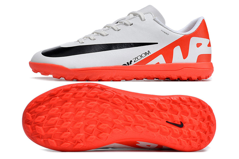 Chuteira Infantil Society Nike Mercurial Vapor 15 Club TF Branca e Vermelha "Ready Pack"