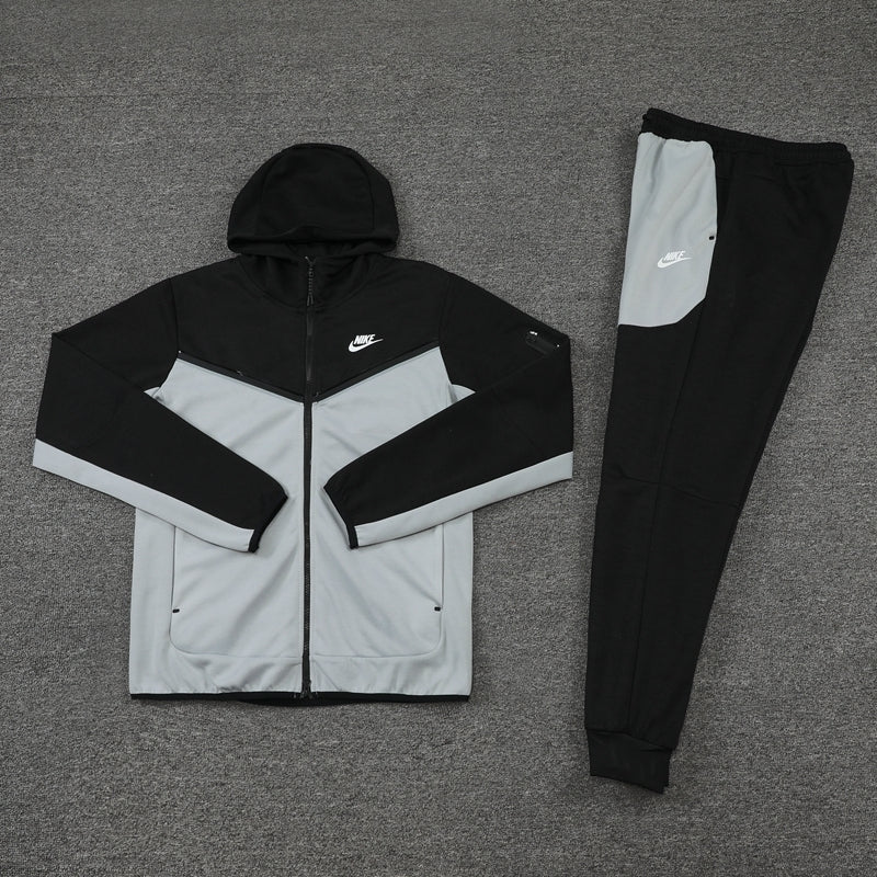 Conjunto de Moletom Nike Sportswear Tech Fleece com Touca Preto