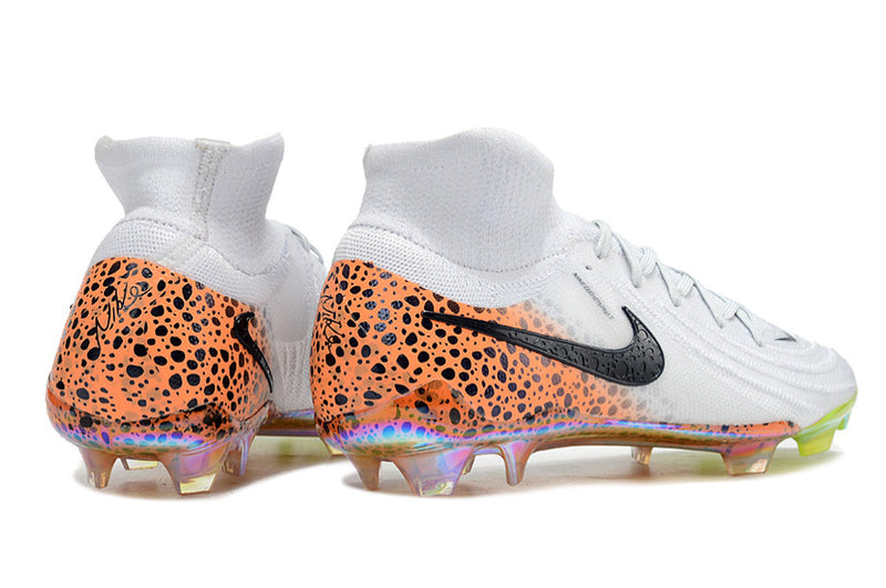 Chuteira Campo Nike Phantom Luna 2 Elite FG Branca, Preto e Laranja "Electric Pack"