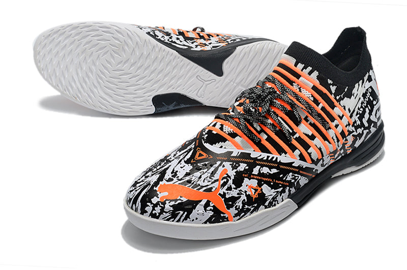 Chuteira Futsal Puma Future Z 1.3 IC Preto, Branco e Laranja "Teaser"