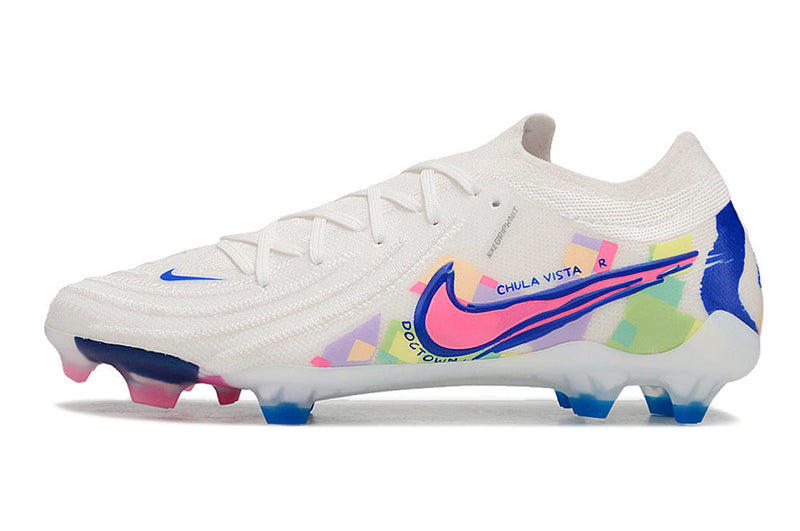 Chuteira Campo Nike Phantom GX 2 Elite FG Branca e Colorida "Socal Pack"