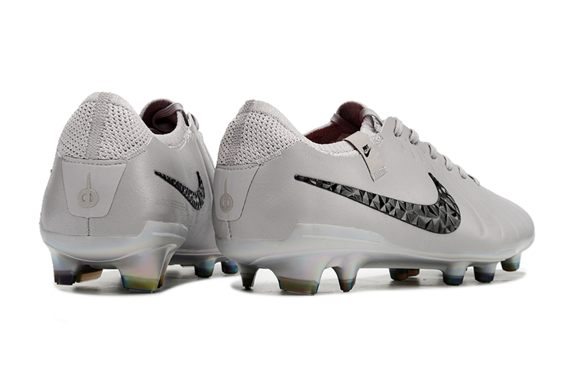 Chuteira Campo Nike Tiempo Legend 10 Elite FG Prata e Preto "Rising Gem Pack"