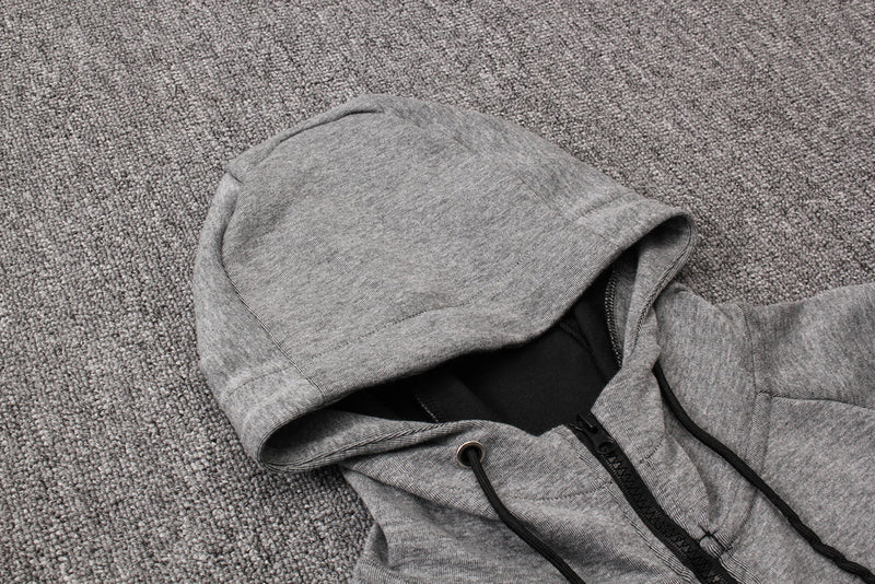 Conjunto de Moletom Nike Sportswear Tech Fleece com Touca Cinza Escuro