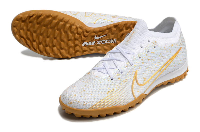 Chuteira Society Nike Air Zoom Mercurial Vapor 15 Elite TF Branco e Dourada