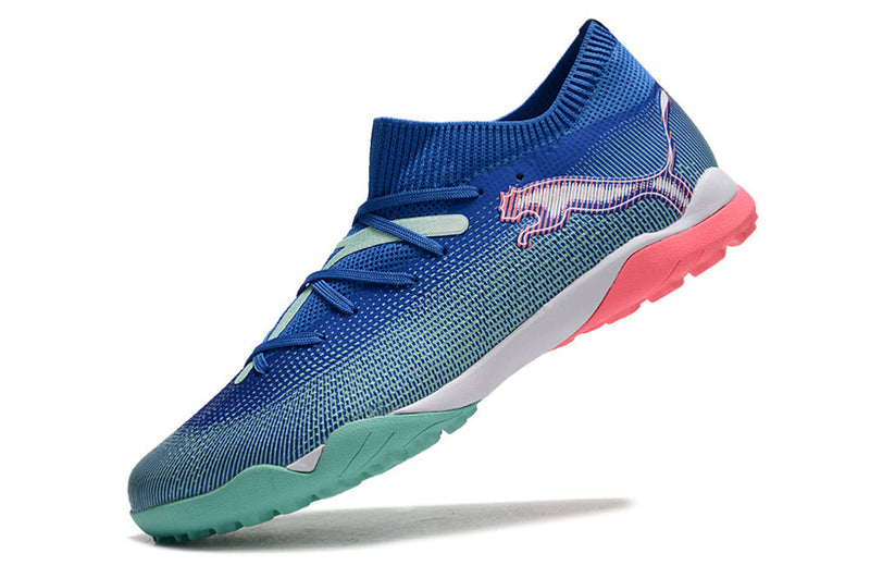 Chuteira Society Puma Future 7 TF Azul e Rosa