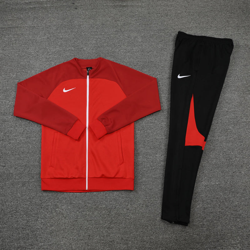 Conjunto de Frio Nike Sportswear Vermelho e Preto