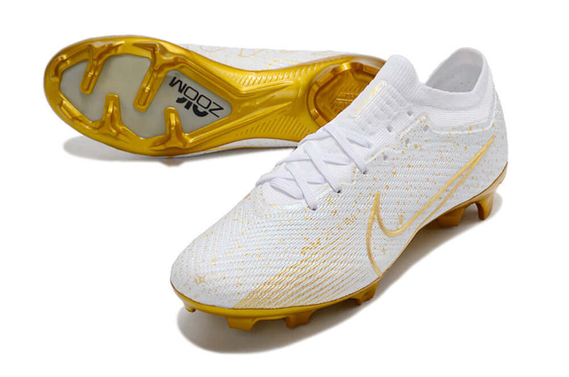 Chuteira Campo Nike Air Zoom Mercurial Vapor 15 Elite FG Branca e Dourado