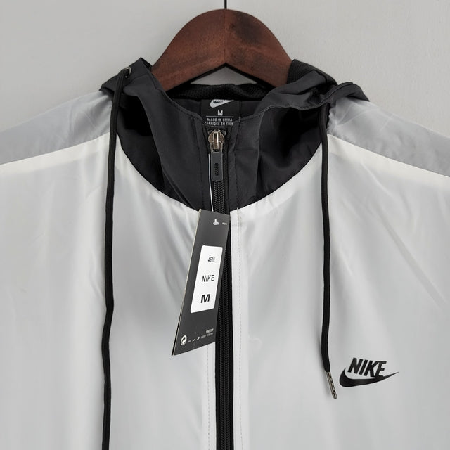 Corta Vento Nike Preto e Branco