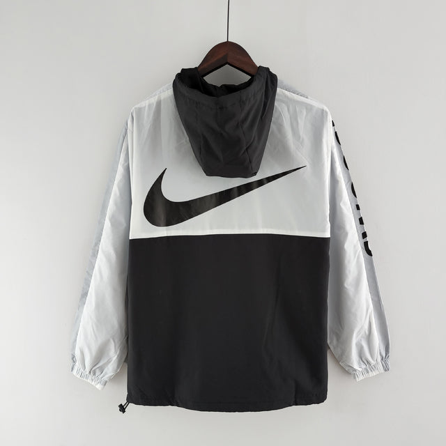 Corta Vento Nike Preto e Branco